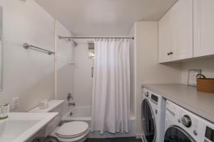 a white bathroom with a toilet and a washing machine at Fernwood in Arnold +49 photos