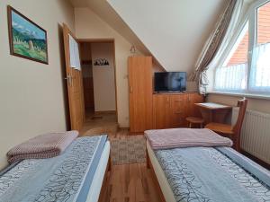 Posteľ alebo postele v izbe v ubytovaní Pokoje u Ewy