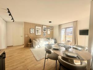 a living room with a table and a couch at Résidence Le Living Stone B - MAGNIGIQUE T3 PRES DES PISTES MAE-4551 in Vars +7 photos
