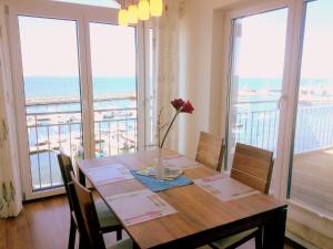 a dining room table with a view of the ocean at Ferienwohnung Wiek im Hafenkieker in Wiek auf Rügen 