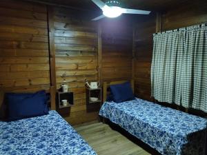 En eller flere senge i et værelse på Recanto Sol Maior - Casa Lírio