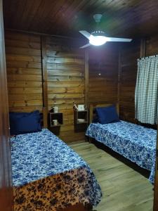 En eller flere senge i et værelse på Recanto Sol Maior - Casa Lírio