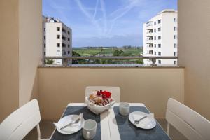 Balkón nebo terasa v ubytování Playa Marinsa Beach piscina y padel