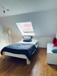 Ένα ή περισσότερα κρεβάτια σε δωμάτιο στο 100 m2, 3 Zimmer, Parkplätze, Balkon, Europapark