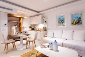 A seating area at Achillion Luxury Corfu Villa & Suites