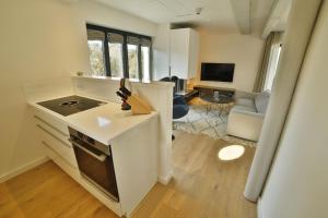 Кухня или мини-кухня в Ferienwohnung Lotsenloft 16 im Haus Düne 7
