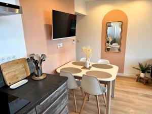 Køkken eller tekøkken på Charmant appartement vue mer + 12 billeder