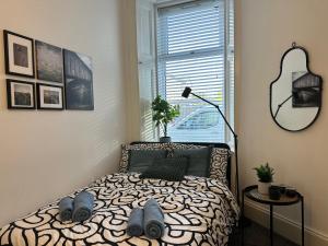 Katil atau katil-katil dalam bilik di Bright and spacious apartment near Glasgow