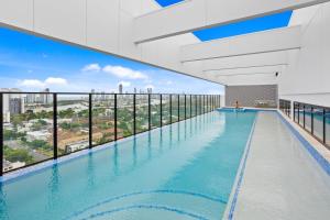 Πισίνα στο ή κοντά στο Luxury 2-Bedroom Apartment - Tryp Hotel