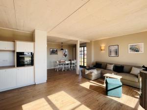 Η κουζίνα ή μικρή κουζίνα στο Ferienhaus Seeblick 19 Feriendorf Klein Stresow Rügen by ruyastay