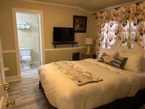Gallery image of Arrowhead Lake Inn in Lake Arrowhead