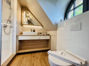 Ένα μπάνιο στο Ferienhaus Auszeit 14 Feriendorf Klein Stresow Rügen by ruyastay +30 φωτογραφίες