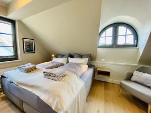 Postel nebo postele na pokoji v ubytování Ferienhaus Boddenstern 22 Feriendorf Klein Stresow Rügen by ruyastay