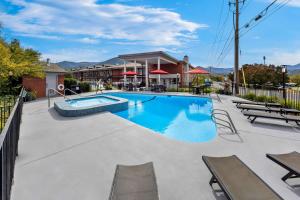 Bazén v ubytování Best Western Grants Pass Inn nebo v jeho okolí