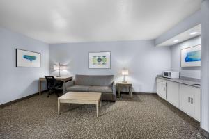 Kuchyň nebo kuchyňský kout v ubytování Best Western Grants Pass Inn