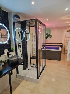 a bathroom with a shower in a room at Appartement SPA - Lovers Suite in Clermont-lʼHérault +44 photos
