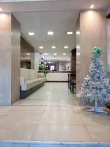 a christmas tree in the middle of a hallway at Hotel San Martín in Mendoza