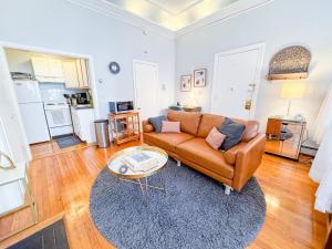 Kuchyň nebo kuchyňský kout v ubytování Brownstone Oversized Furnished Studio In Back Bay