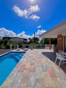 Piscina de la sau aproape de La Villa Beauséjour