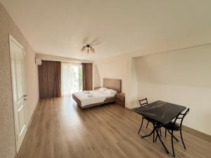 Postel nebo postele na pokoji v ubytování Guest House Bagrationi