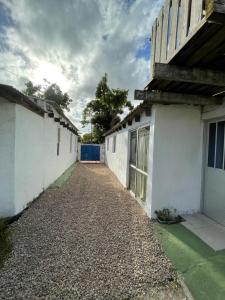 an empty alley between two white buildings at Alojamiento EYO en Chuy con Baño Privado y Aire Acondicionado in Chuy