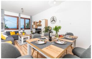 Η κουζίνα ή μικρή κουζίνα στο Lovely Home In Glavani