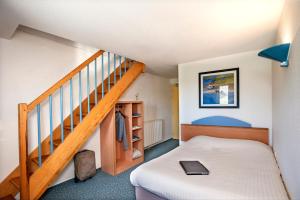 Postel nebo postele na pokoji v ubytování Brit Hotel Essentiel Saint-Flour