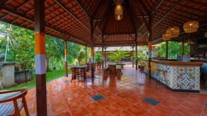 a pavilion with tables and chairs in a restaurant at Darsan Lembongan Boutique Cottage in Nusa Lembongan