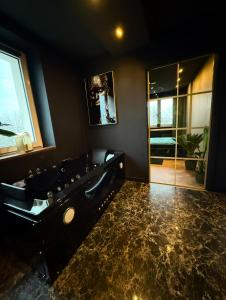 Bilik mandi di Jacuzzi Jungle Apartments