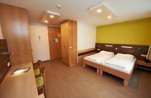 Rúm í herbergi á Hotel Kolping Wien Zentral