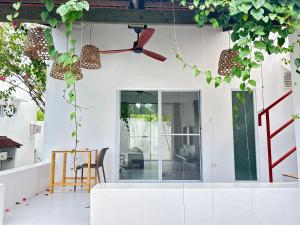 Μπαλκόνι ή βεράντα στο La Bonitovilla 丛林里的花园别墅