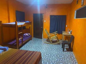 a room with bunk beds and a table and a chair at Scraggy Reseinder's Inn in San Juan