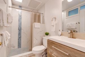 Koupelna v ubytování Unit 18 Maui Ohana Modern Studio