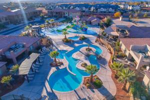 Πισίνα στο ή κοντά στο Double the Fun combo - Canyon Springs 76 and Desert Moose 75 home