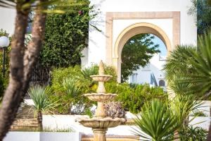 Golden Carthage Residences外面的花园