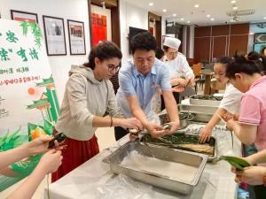 Hosté ubytování Zhong An Hotel Beijing Former Residence of Journalist Edgar Snow -Free laundry service,Free freshly ground coffee,Provide tourism and ticketing service ,English service ,Near Tian'AnMen Forbidden City,Wangfujing walking street