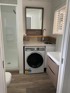 Et badeværelse på Wanaka 2 bedroom, walk to town + 6 billeder