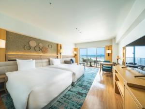 Ένα ή περισσότερα κρεβάτια σε δωμάτιο στο The Orion Hotel Motobu Resort & Spa