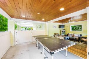 Bordtennis på Cabana Breeze eller i nærheden