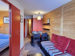 a room with a couch and a table and a dining room at Appartement 4 pers, balcon sud-est, quartier Falaise - FR-1-634-109 in Morzine