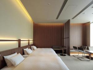 Candeo Hotels Kumamoto Shinshigai房間的床