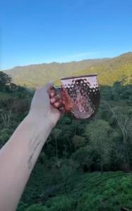 a hand holding a cup with a picture on it at El Abuelo y La Montaña jacuzzi in San Carlos