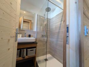 a bathroom with a shower and a sink at Chalet 4 chambres, confort moderne, Arêches-Beaufort - FR-1-342-331 in Beaufort