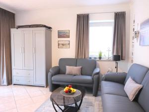 Posezení v ubytování Die Erdgeschosswohnung befindet sich in Alt-Westerland.