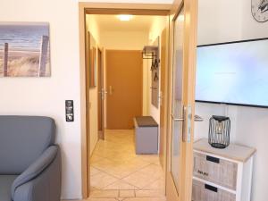 Posezení v ubytování Die Erdgeschosswohnung befindet sich in Alt-Westerland.