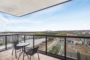 Your Luxury Weekend Getaway in Wentworth Point 발코니 또는 테라스