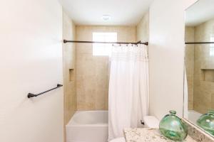 Un baño de Changes in Latitude 403