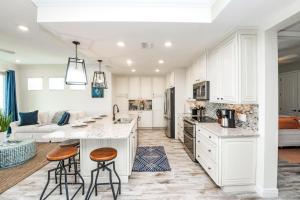 Una cocina o kitchenette en Changes in Latitude 403
