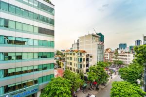 胡志明市Happy Homes Ben Thanh Central的从建筑物上俯瞰城市