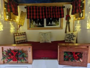 A seating area at Olympic Railway Inn